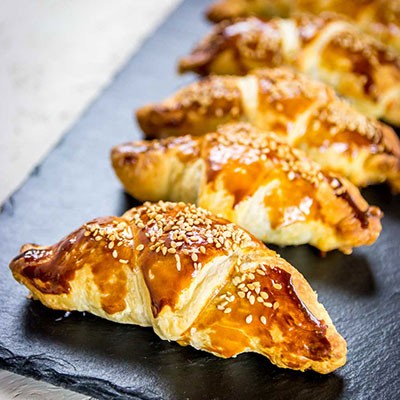 aperitivi veloci con cornetti salati speck e fontina