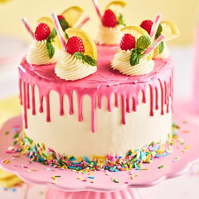 Torta Drip Cake con drip alle fragole