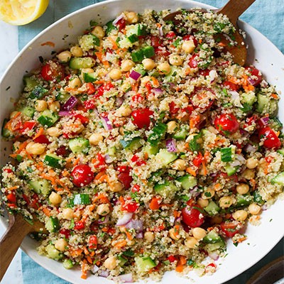 Insalata di Quinoa con Ceci e Verdure