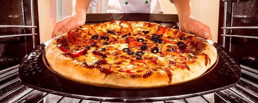 come cuocere la pizza nel forno di casa?